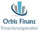 Logo von Orbis Finanz Versicherungsmakler mit blauen und grauen Gebäudedesigns.