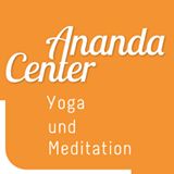 Orange Logo mit Text: "Ananda Center Yoga und Meditation".