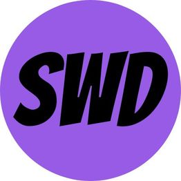 Círculo morado con las letras negras "SWD" en el centro.