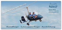 Zwei Männer fliegen in einem Gyrocopter. Text: Rundflüge, Schnupperflüge, Ausbildung.