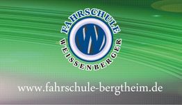 Logo der Fahrschule Weissenberger mit Website www.fahrschule-bergheim.de auf grünem Hintergrund.