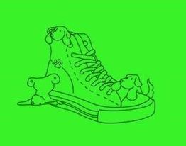 Zeichnung: Sneaker aus Hunden geformt auf grünem Hintergrund.