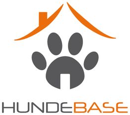 Logo mit Hundepfote und orangefarbenem Dach, darunter der Schriftzug "Hundebase".