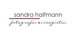 Logo mit der Aufschrift "sandra halfmann fotografin visagistin" in einfacher Schriftart.