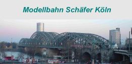 Kölner Eisenbahnbrücke mit Schriftzug "Modellbahn Schäfer Köln" oben.