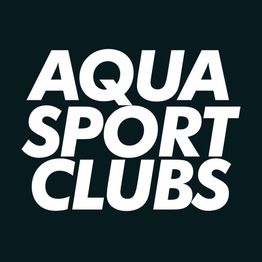 Texto en letras blancas: "Aqua Sport Clubs" sobre fondo negro.