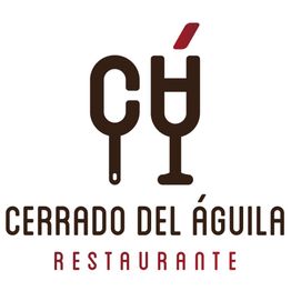 Logotipo del restaurante "Cerrado del Águila" con iconos de sartén y copa de vino.