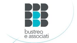 Logo con cerchi grigi e azzurri, testo "bustreo e associati" sotto. Sfondo bianco con linee sottili.