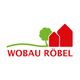 Logo mit rotem Text "WOBAU RÖBEL", roten Häusern und grünem Baum.