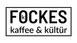 Schwarz-weißes Logo mit Aufschrift: "FOCKES kaffee & kültür".