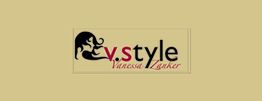 Logo mit schwarzem Frauenprofil, Text "v.style Vanessa Zanker" auf beigem Hintergrund.