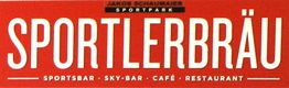 Rotes Schild mit weißem Text: "SPORTLERBRÄU" und Details zu Bar, Café und Restaurant.