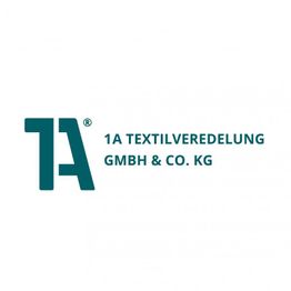 Logo von 1A Textilveredelung GmbH & Co. KG in grüner Schrift auf weißem Hintergrund.