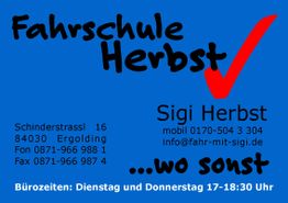 Blaue Visitenkarte der Fahrschule Herbst mit Kontaktinfos und Bürozeiten.