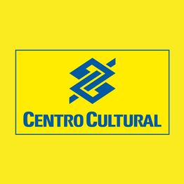 Logotipo azul do Centro Cultural sobre fundo amarelo.