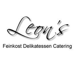 Textlogo: "Leon's Feinkost Delikatessen Catering" in eleganter Schrift auf weißem Hintergrund.