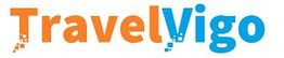 Texto del logotipo: TravelVigo. Letras en naranja y azul, con efecto de píxeles desvanecidos.