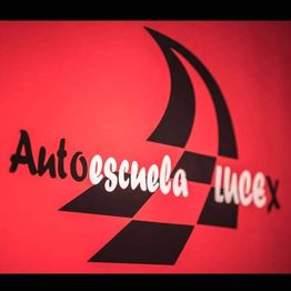Logo de una autoescuela con fondo rojo y texto en negro: "Autoescuela Lucex".