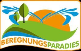 Logo mit Landschaft, Bäumen, Sonne, Wasserfontänen und dem Schriftzug "BEREGNUNGS PARADIES".