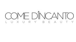 Logo con testo "Come D'Incanto Luxury Beauty" su sfondo bianco.