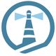 Stilisiertes Leuchtturm-Logo in Blau, umgeben von einem Kreis mit Lichtstrahlen beidseitig.