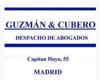 Texto de una placa: "GUZMÁN & CUBERO DESPACHO DE ABOGADOS, Capitán Haya, 55, MADRID".