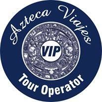 Logo redondo azul de "Azteca Viajes VIP Tour Operator" con diseño circular en el centro.