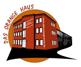 Illustration von "Das Orange Haus" mit Website-URL und Beschriftungen an der Gebäudeseite.