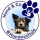 Hund mit Pfotenabdruck und Handabdruck, umgeben von Text: "Hund & Co Hundeschule".