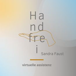 Schriftzug "Handfrei" mit gezeichneter Hand, darunter "Sandra Faust, virtuelle assistenz".