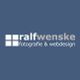 Logo mit Text "ralf wenske fotografie & webdesign" auf blauem Hintergrund.