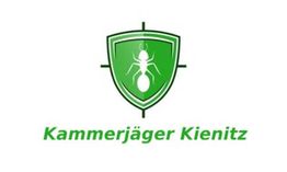 Grünes Schild mit Ameise und Schriftzug "Kammerjäger Kienitz" darunter.