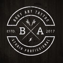 Logotipo circular de estúdio de tatuagem com texto "Body Art Tatoo" e "Studio Profissional".