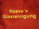 Roter Hintergrund mit gelber Schrift: „Haase’s Glasreinigung“.
