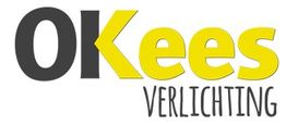 Logo van OKees Verlichting met zwarte en gele letters.