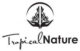 Schwarzes Logo mit "Tropical Nature" und stilisierten Händen, die Pflanzen in einem Bogen halten.