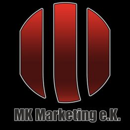 Rotes Logo mit vertikalen Streifen auf schwarzem Hintergrund, Text: "MK Marketing e.K."