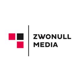 Logo mit drei Quadraten links und der Aufschrift "Zwonull Media" rechts, getrennt durch eine Linie.