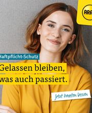 Junge Frau in gelber Bluse, lächelt. Text: "Gelassen bleiben, was auch passiert."