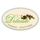 Ovales Logo mit Schriftzug "Delicado" und Adresse "Postgasse 2, 92637 Weiden", verziert mit Weinrebe.