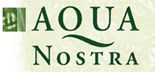 Logo mit grünem Text "Aqua Nostra" auf hellem Hintergrund.