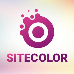 Logo mit pinkem, kreisförmigem Design und dem Wort "SITECOLOR" darunter auf buntem Hintergrund.