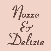 Testo elegante su sfondo rosa: "Nozze & Delizie".
