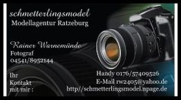 Visitenkarte mit Kamera, Name, Kontaktdaten und Webseite einer Modellagentur.