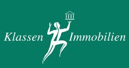 Logo von Klassen Immobilien: Silhouette einer Figur hält ein Gebäude-Icon auf grünem Hintergrund.