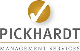 Logo mit orangem Kreis und Häkchen, Text: Pickhardt Management Services.