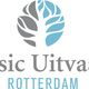Logo van Basic Uitvaart Rotterdam met een gestileerde boom in grijs en blauw.