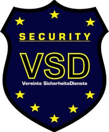 Blaues Schild mit gelben Sternen, "SECURITY VSD" und "Vereinte SicherheitsDienste".