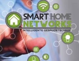 Person zeigt auf Smart Home Symbole; Text: "SMART HOME NETWORKS - INTELLIGENTE GEBÄUDETECHNIK".