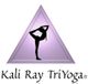 Silhouette einer Yoga-Pose im Triangle; Text: "Kali Ray TriYoga".